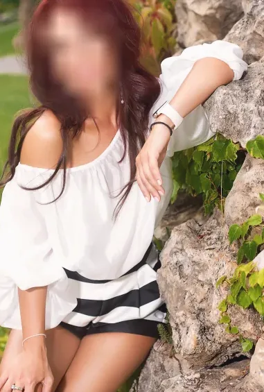 Angela, 37