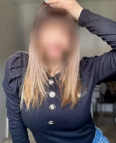 Bouchra, 37