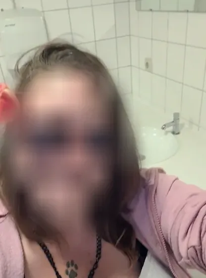 Chantal, 33