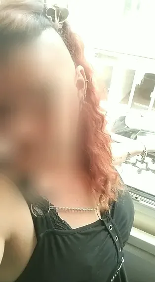 Isabel, 35