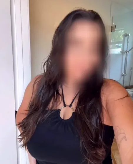 Isabel, 36