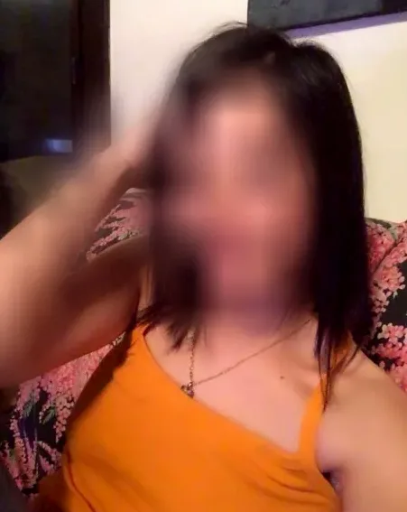 Suzanne, 32