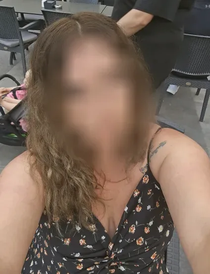 Suzanne, 36