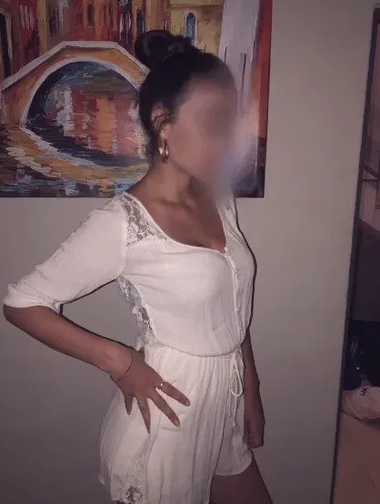 Zoe, 32